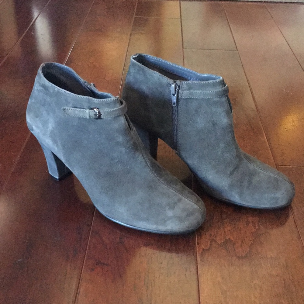 Aerosoles Suede Ankle Boots ~ Super Cute!